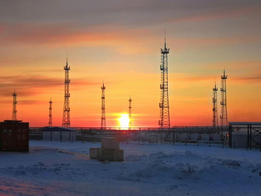 industria petrolifera al tramonto